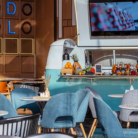 Holiday Inn Shanghai Nanjing Road By Ihg Exterior foto The bar at the London Eye