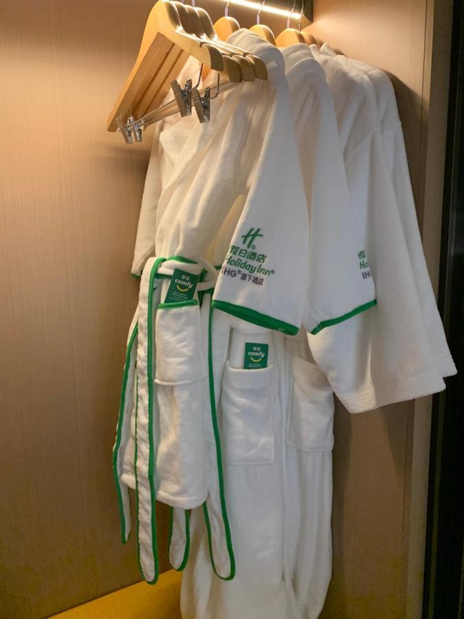 Holiday Inn Shanghai Nanjing Road By Ihg Exterior foto Holiday Inn bathrobe