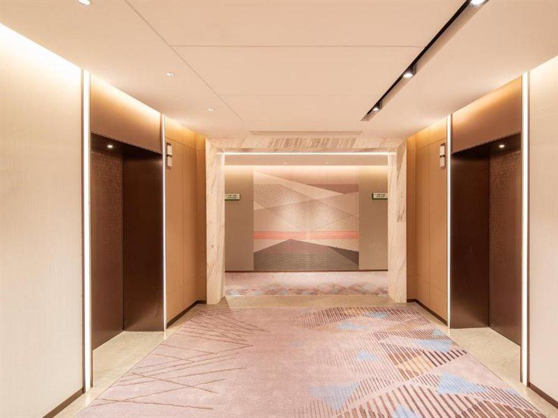 Holiday Inn Shanghai Nanjing Road By Ihg Exterior foto The elevators