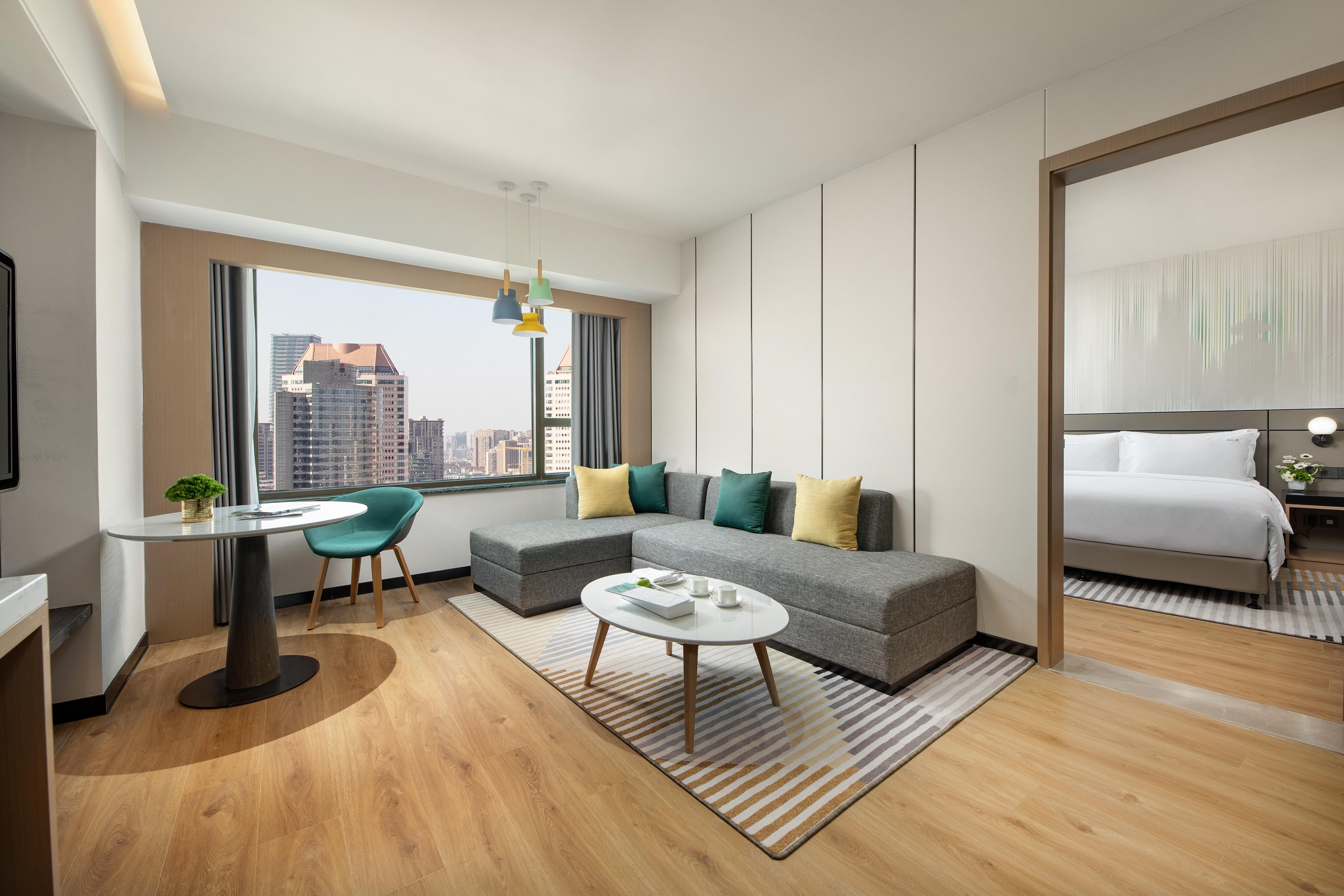 Holiday Inn Shanghai Nanjing Road By Ihg Exterior foto A suite at the hotel