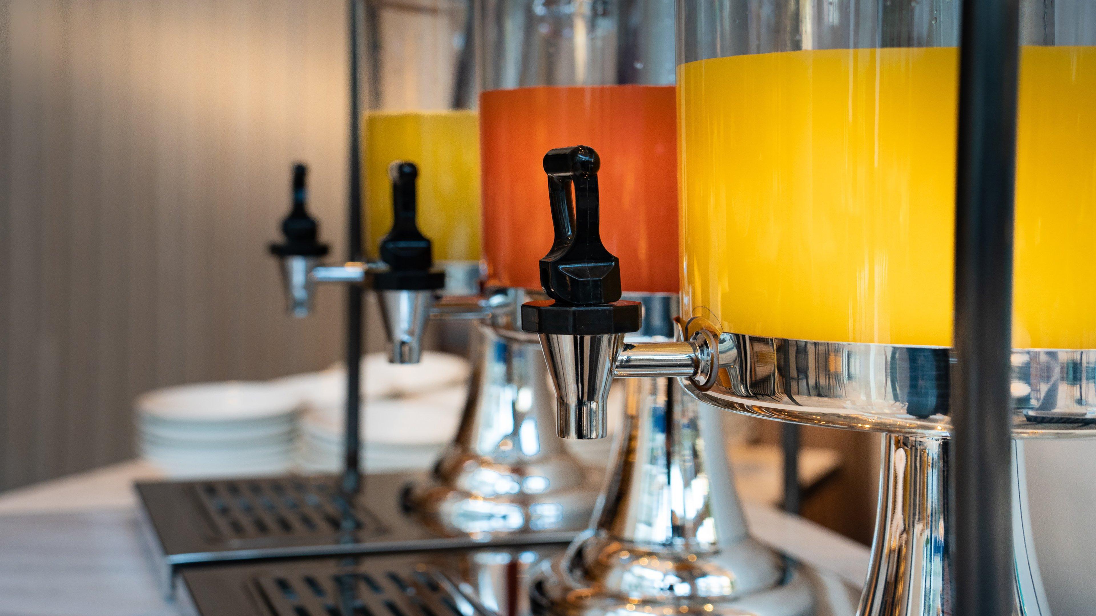 Holiday Inn Shanghai Nanjing Road By Ihg Exterior foto A juice dispenser
