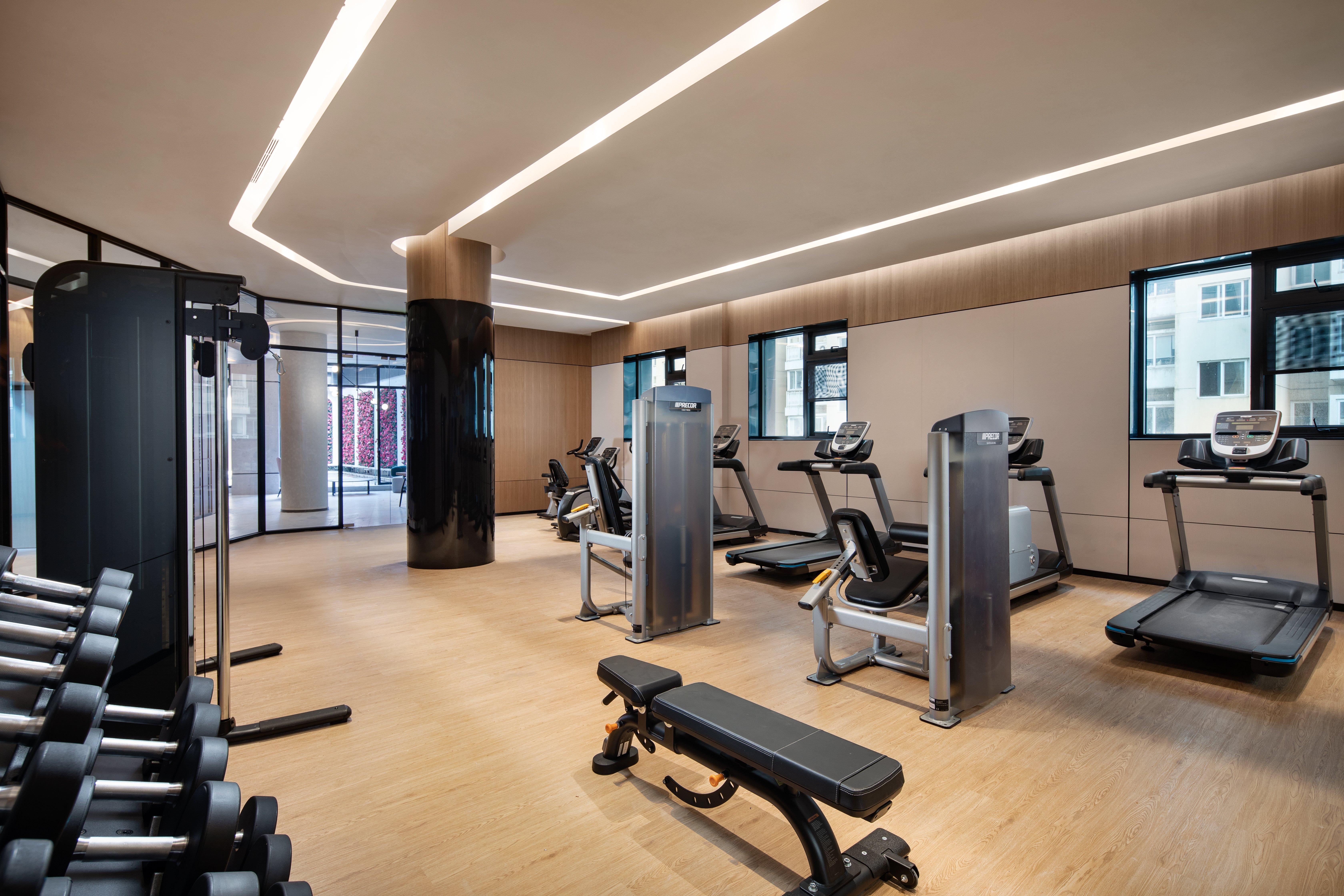 Holiday Inn Shanghai Nanjing Road By Ihg Exterior foto The gym at the hotel
