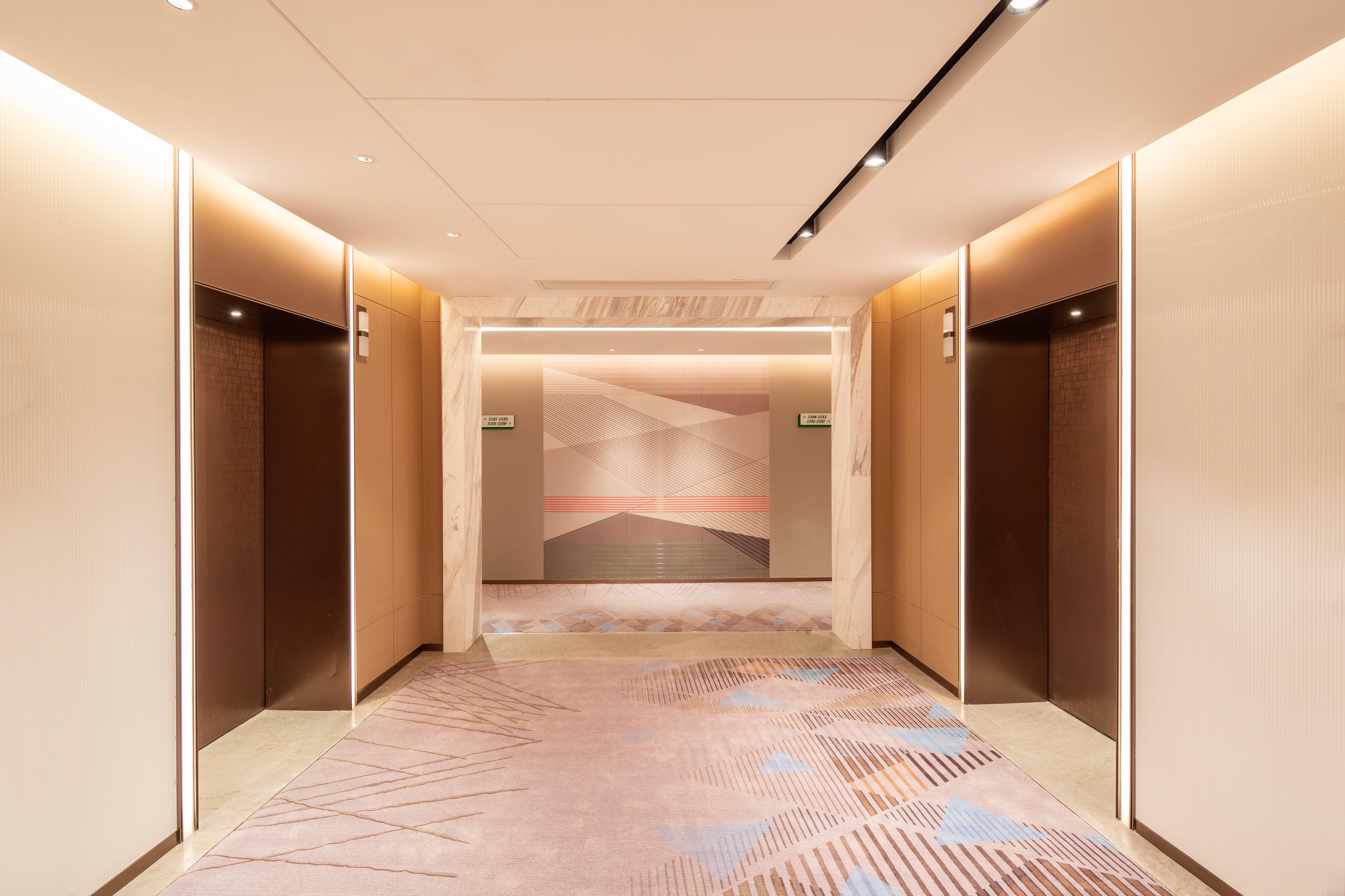 Holiday Inn Shanghai Nanjing Road By Ihg Exterior foto The elevators lobby
