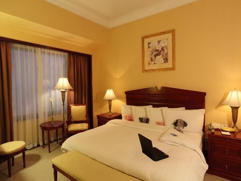 Holiday Inn Shanghai Nanjing Road By Ihg Quarto foto A bedroom at the hotel